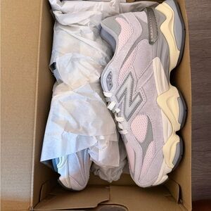 New Balance 9060 Women's Light Pink and Gray Sneakers